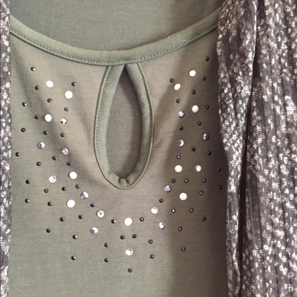 Time and Tru multi layer top - Picture 1 of 6